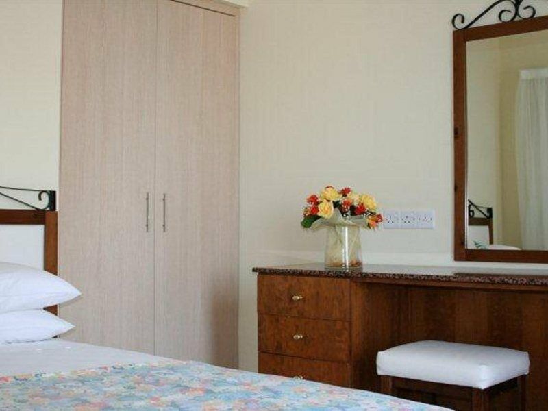 Mackenzie Beach Hotel Larnaca Room photo